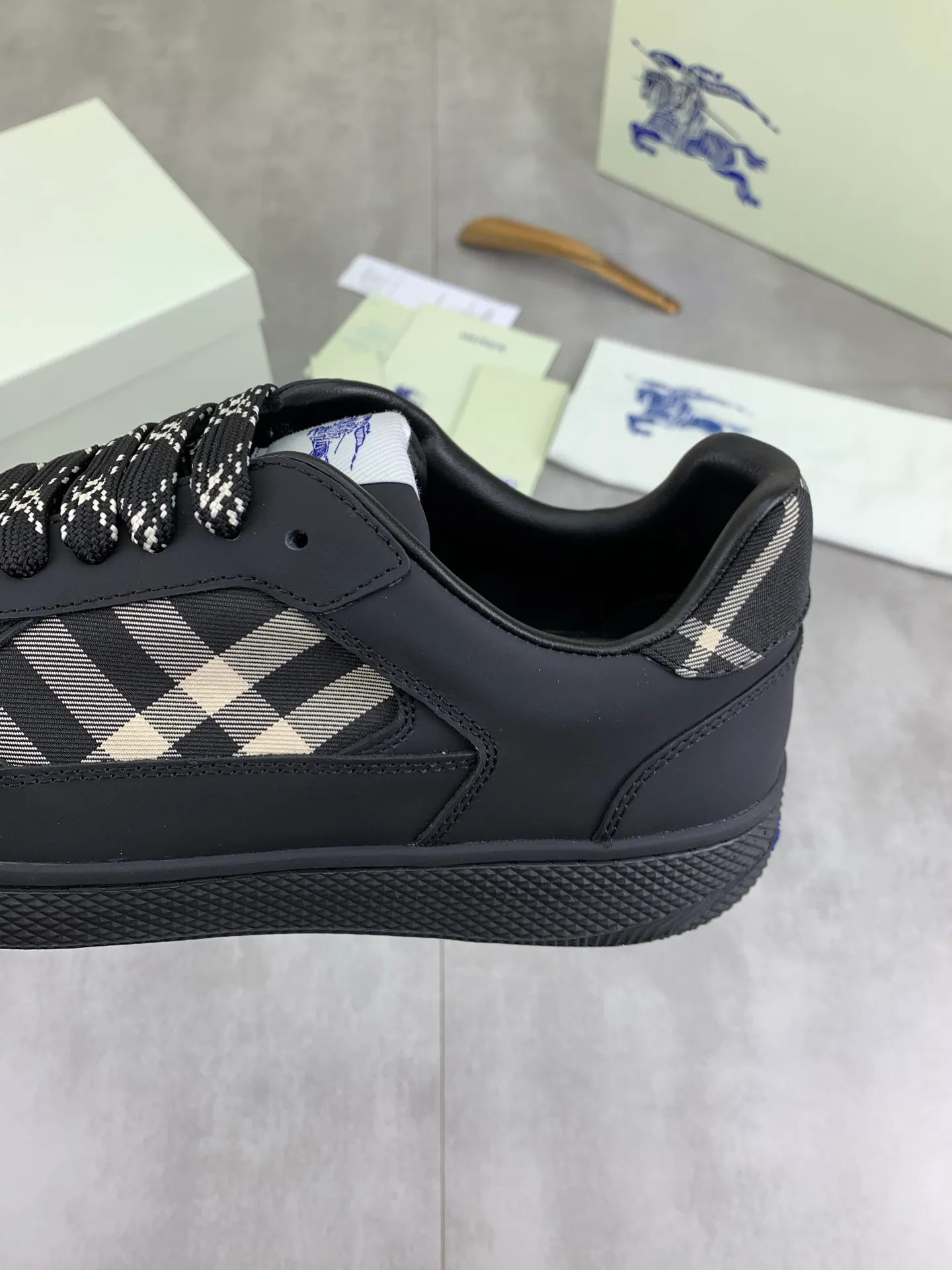 Factory price P640 [BURBERRY] Burberry - High-end quality original order - Upper: imported 🔝 original material - Inner lining: cowhide lining, feet; water-dyed cowhide - Outsole: ultra-light TPR rubber; two-color molded outsole - Super high quality control · Fine workmanship: highlighted (high-end, extravagance, grade) -Size: 39-45 (Male 38 46 can be customized) · Color: Multi-color optional